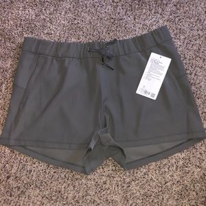 Lululemon on the fly woven shorts